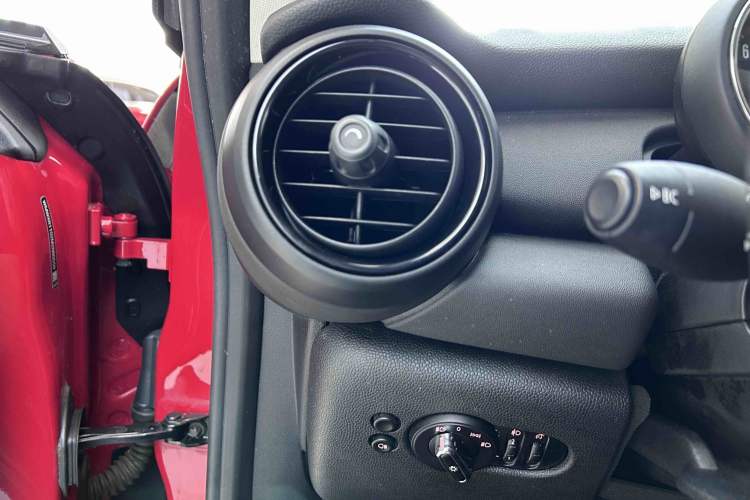 Used MINI 2021 1.5T ONE Interior 5