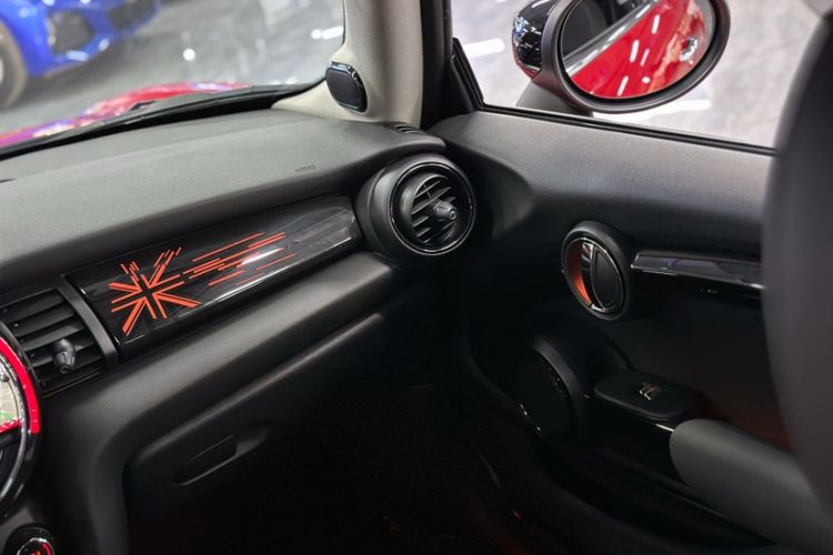 Used MINI 2021 1.5T COOPER Artist Interior 6