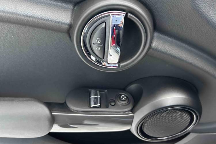 Used MINI 2021 1.5T ONE Interior 6