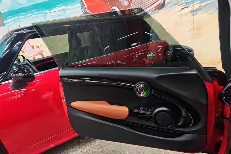 Used MINI 2021 1.5T COOPER Classic Edition Interior 7
