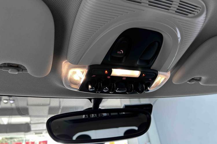 Used MINI 2021 1.5T ONE Interior 8