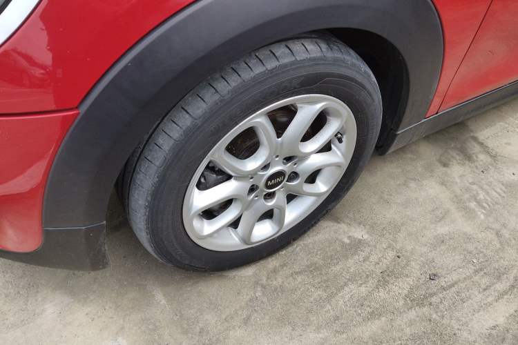 Used MINI 2021 1.5T ONE Five-Door Version Left Front Wheel Hub