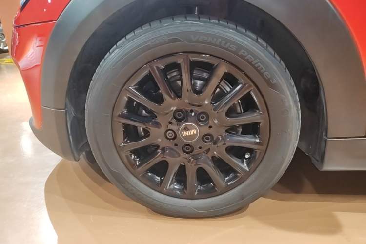 Used MINI 2021 1.5T ONE PLUS Left Front Wheel Hub
