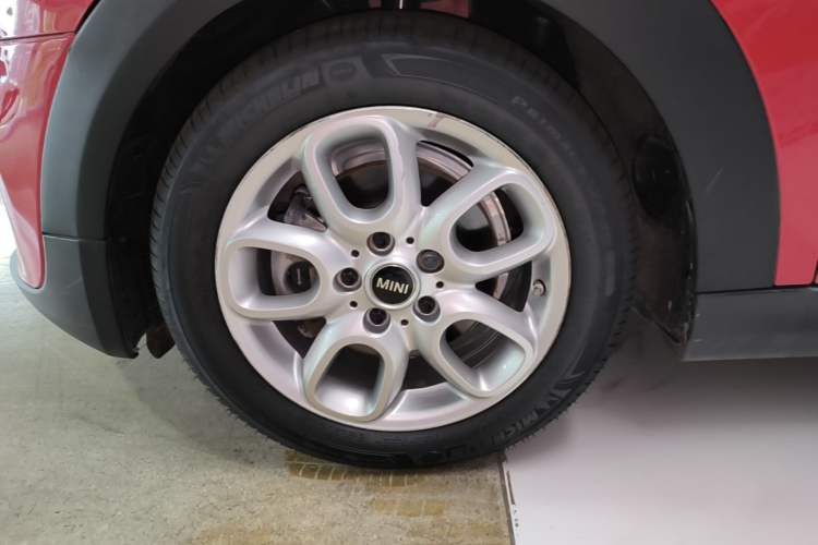Used MINI 2021 1.5T ONE Left Front Wheel Hub