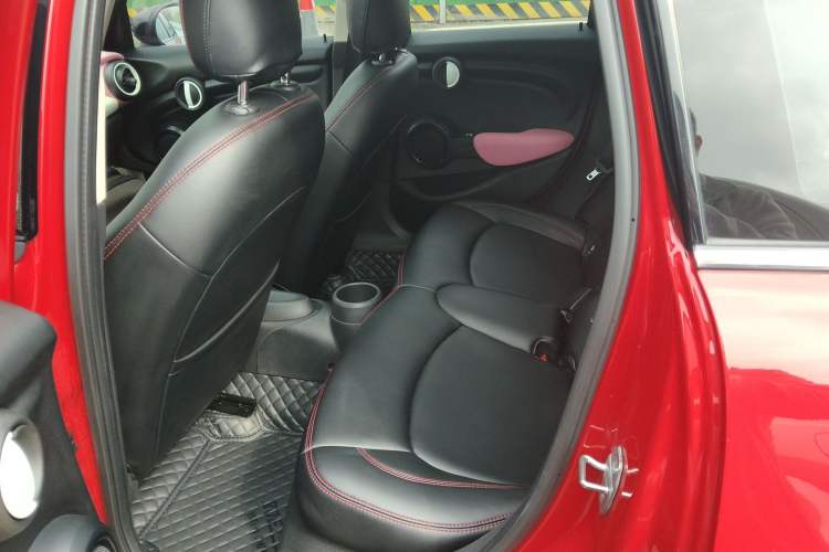 Used MINI 2021 1.5T ONE Five-Door Version Left Rear Seat