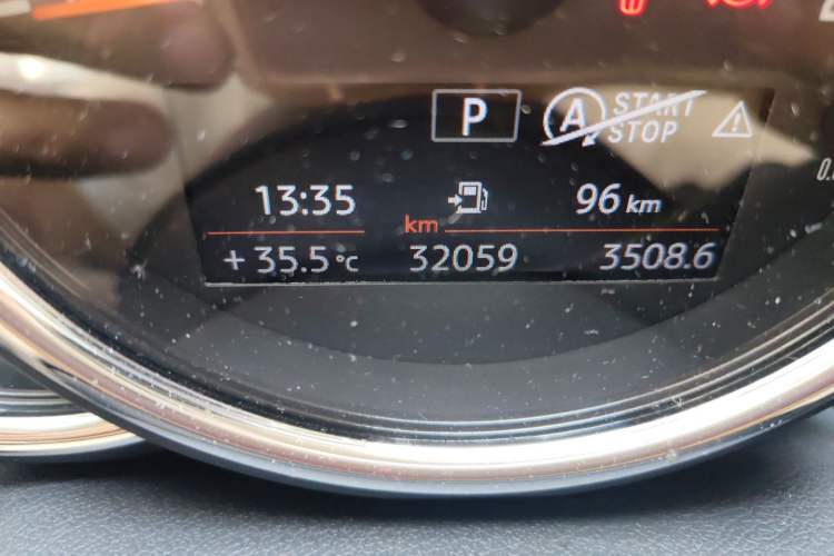 Used MINI 2021 1.5T ONE Odometer Close Up