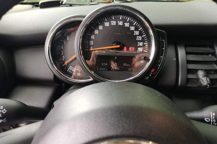 Used MINI 2021 1.5T ONE Five-Door Version Odometer Close Up