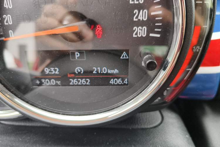 Used MINI 2021 1.5T ONE Odometer Close Up