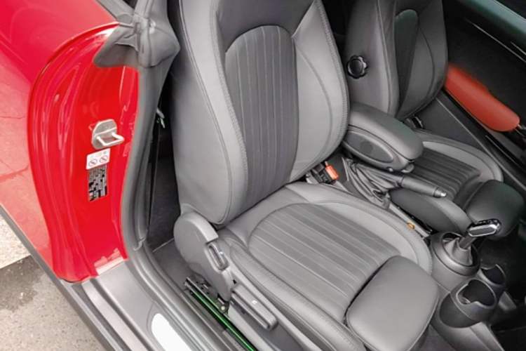Used MINI 2021 2.0T COOPER S CABRIO Artist Right Front Seat