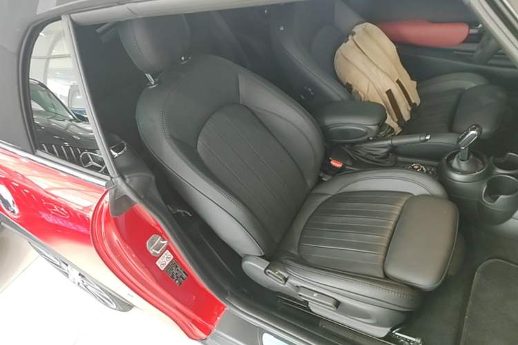 Used MINI 2021 2.0T COOPER S CABRIO Artist Right Front Seat