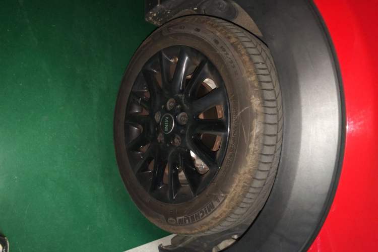 Used MINI 2021 1.5T COOPER Classic Edition Five-Door Version Right Front Wheel Hub