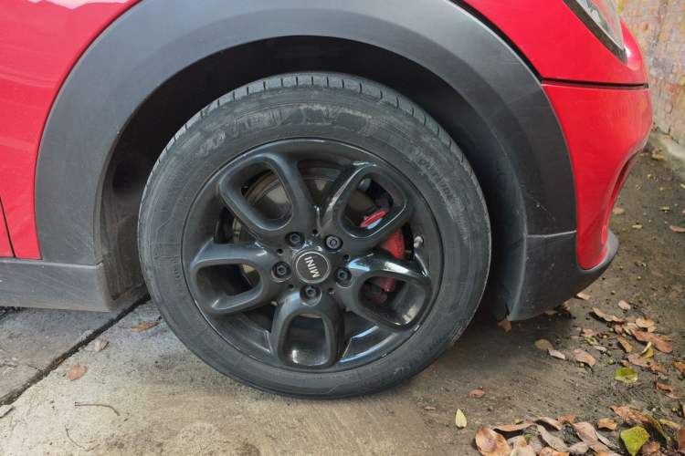 Used MINI 2021 1.5T ONE Five-Door Version Right Front Wheel Hub