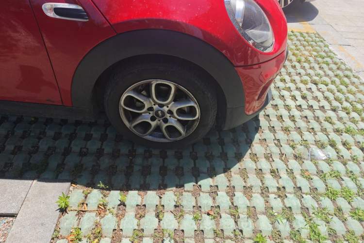 Used MINI 2021 1.5T ONE Right Front Wheel Hub