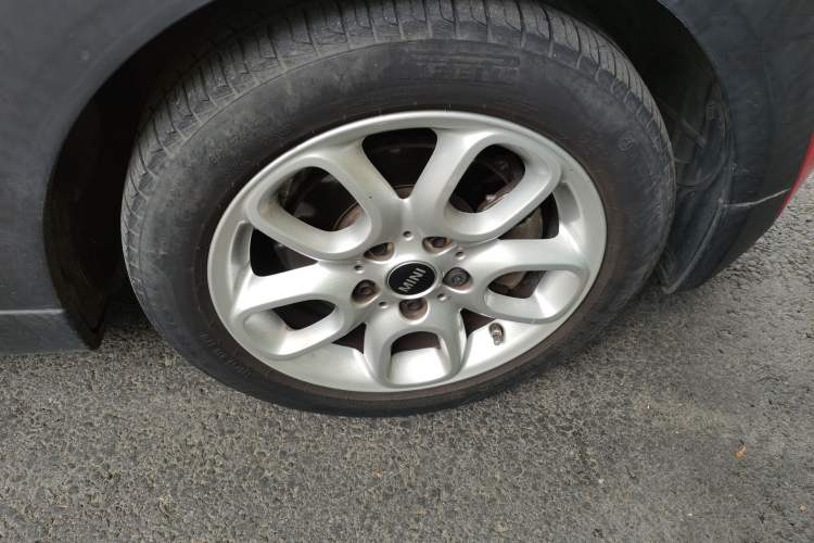 Used MINI 2021 1.5T ONE Five-Door Version Right Front Wheel Hub