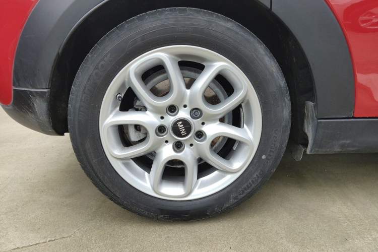 Used MINI 2021 1.5T ONE Five-Door Version Right Rear Wheel Hub