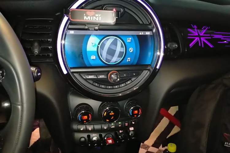 Used MINI 2021 1.5T COOPER Artist Five-Door Edition Audio And AC Panel