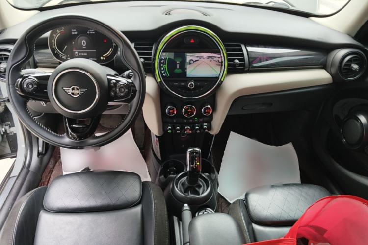Used MINI 2021 1.5T COOPER Artist Five-Door Edition Center Console