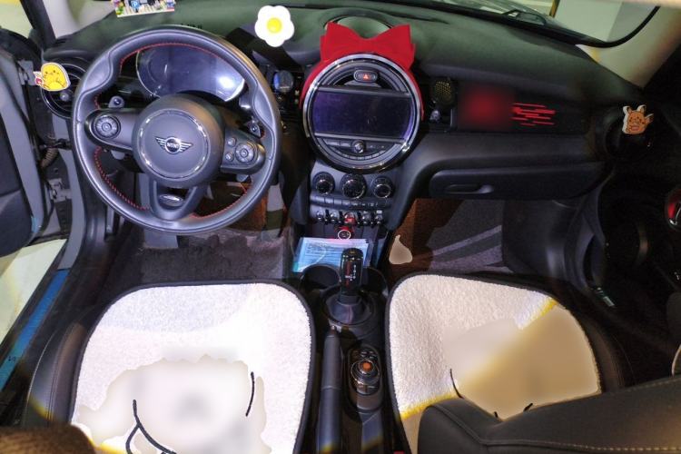 Used MINI 2021 2.0T COOPER S Classic Edition Five-Door Model Center Console