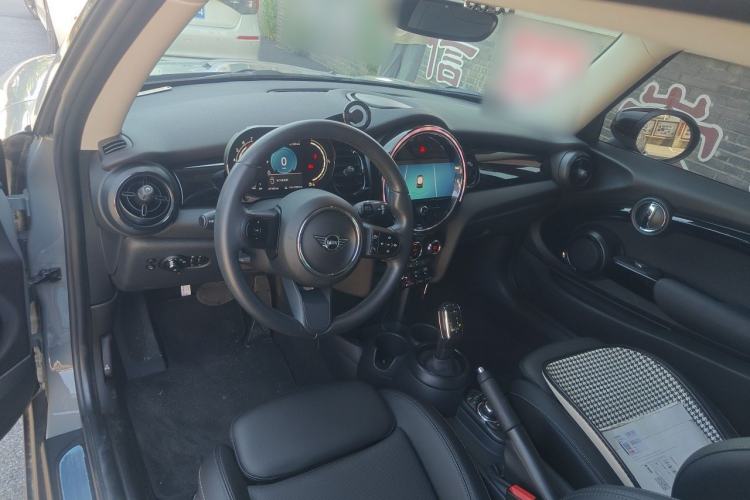 Used MINI 2021 1.5T COOPER Midnight Black Special Edition Center Console