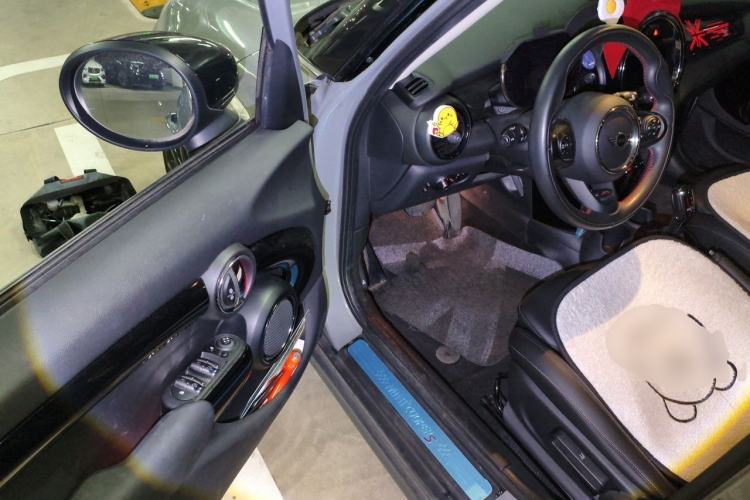 Used MINI 2021 2.0T COOPER S Classic Edition Five-Door Model Driver Seat