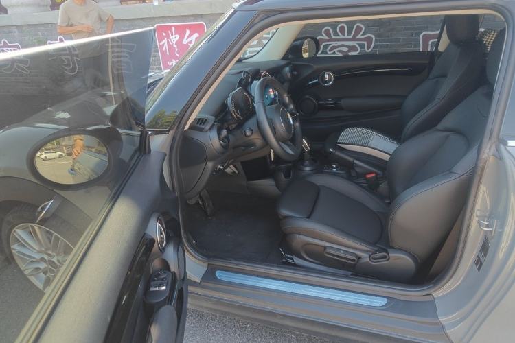 Used MINI 2021 1.5T COOPER Midnight Black Special Edition Driver Seat