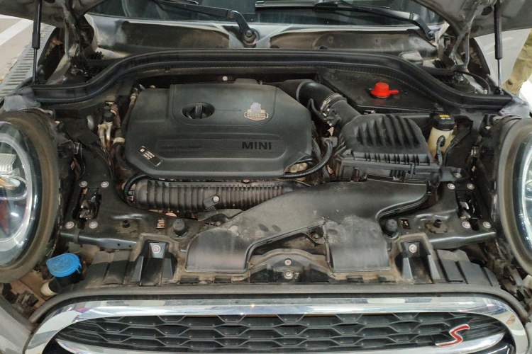 Used MINI 2021 2.0T COOPER S Classic Edition Five-Door Model Engine Bay