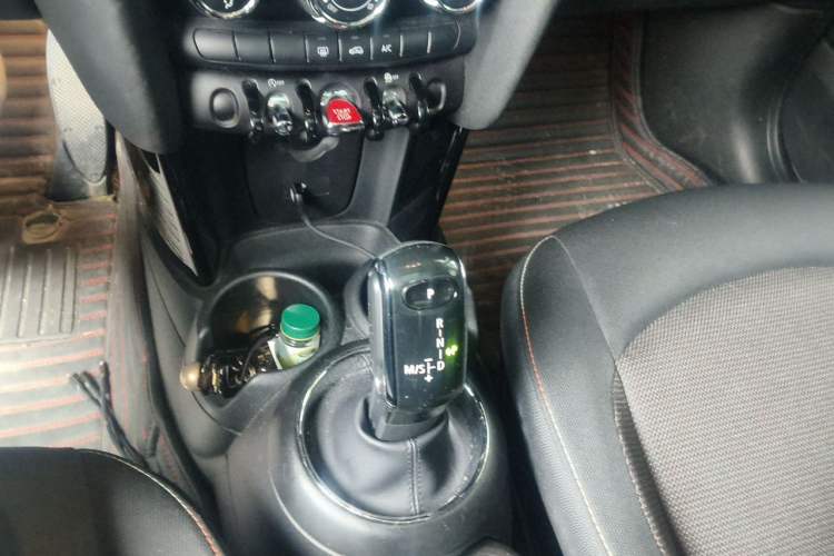 Used MINI 2021 1.5T ONE PLUS Gear Lever