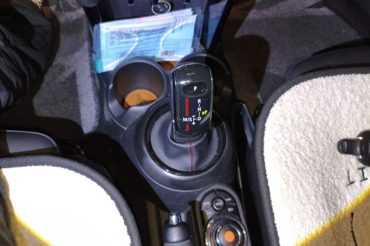 Used MINI 2021 2.0T COOPER S Classic Edition Five-Door Model Gear Lever