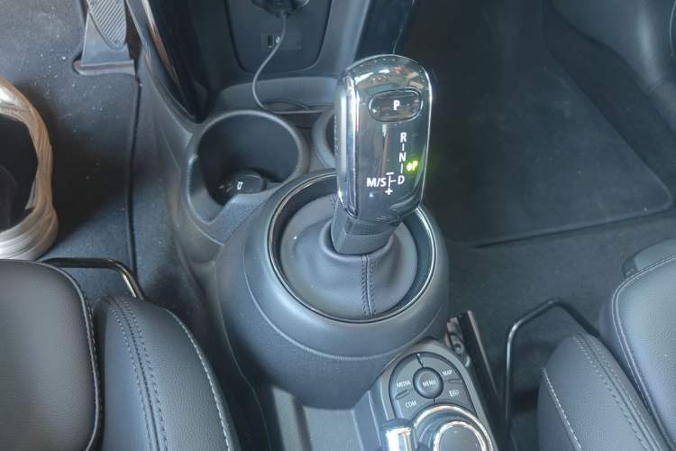 Used MINI 2021 1.5T COOPER Midnight Black Special Edition Gear Lever