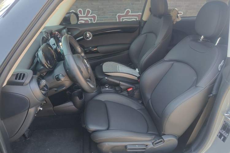 Used MINI 2021 1.5T COOPER Midnight Black Special Edition Left Front Seat