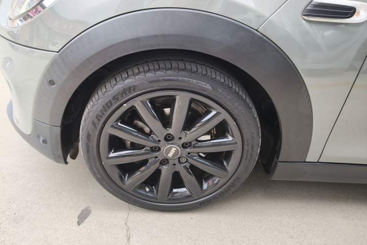 Used MINI 2021 1.5T COOPER Artist Five-Door Edition Left Front Wheel Hub