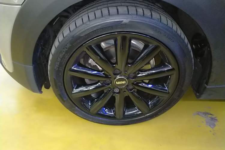 Used MINI 2021 1.5T COOPER Artist Five-Door Edition Left Front Wheel Hub