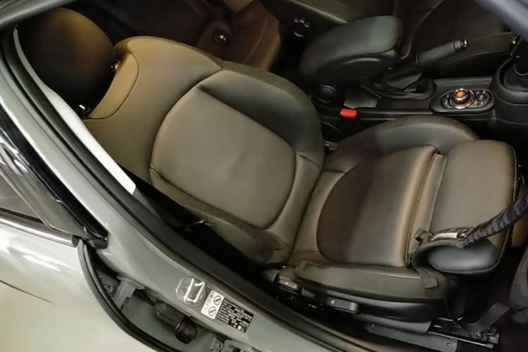 Used MINI 2021 1.5T COOPER Artist Five-Door Edition Right Front Seat