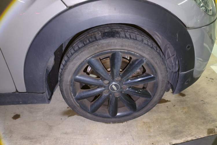Used MINI 2021 2.0T COOPER S Classic Edition Five-Door Model Right Front Wheel Hub