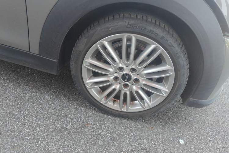 Used MINI 2021 1.5T COOPER Midnight Black Special Edition Right Front Wheel Hub