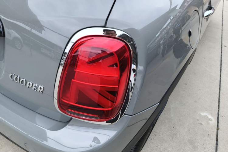 Used MINI 2021 1.5T COOPER Artist Five-Door Edition Right Rear Taillight
