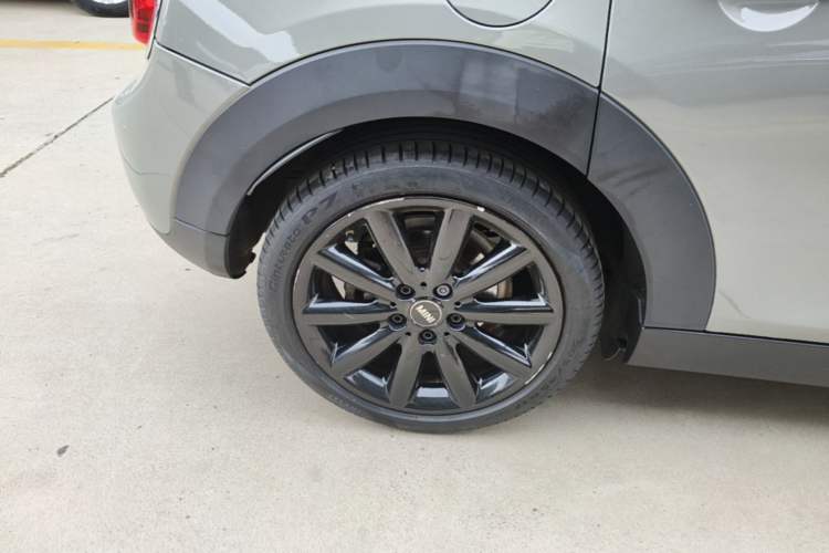 Used MINI 2021 1.5T COOPER Artist Five-Door Edition Right Rear Wheel Hub