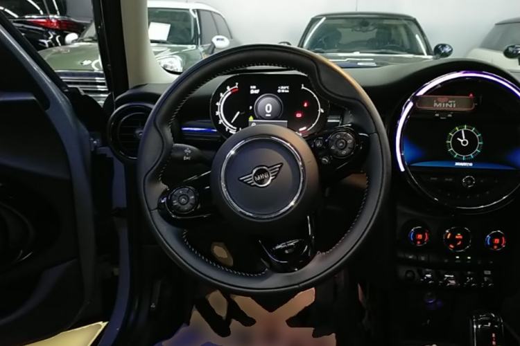 Used MINI 2021 1.5T COOPER Artist Five-Door Edition Steering Wheel
