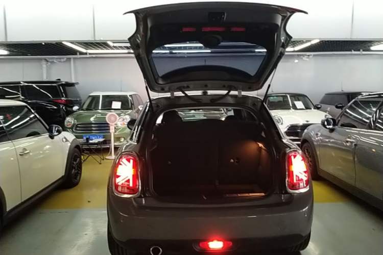 Used MINI 2021 1.5T COOPER Artist Five-Door Edition Trunk