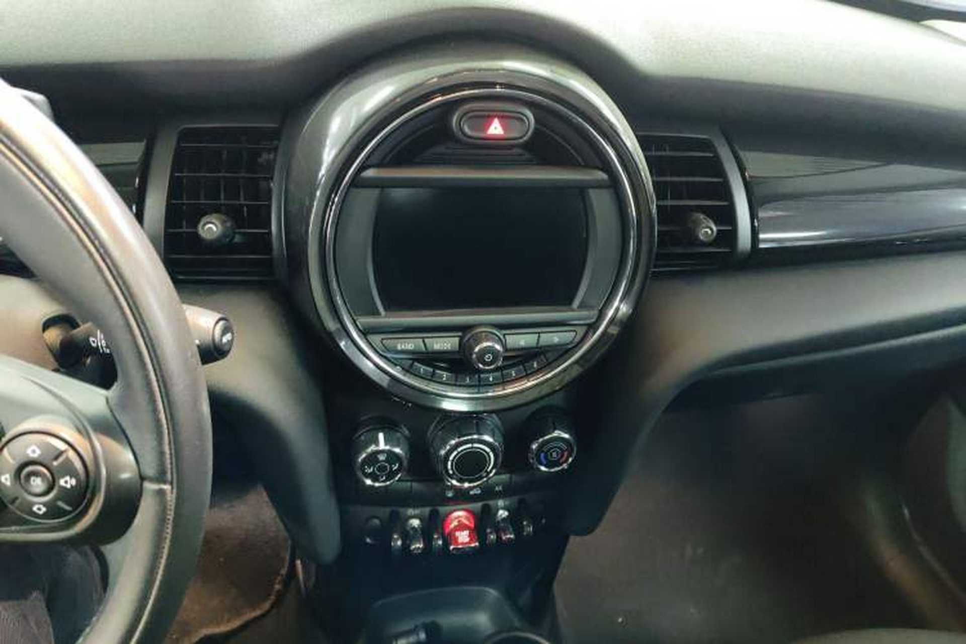 Used MINI 2021 1.5T ONE PLUS Five-Door Edition Audio And AC Panel