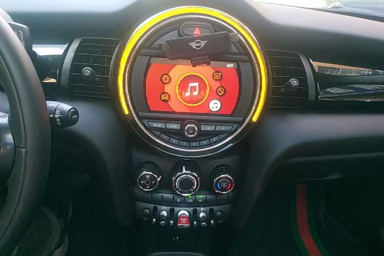 Used MINI 2021 1.5T ONE PLUS Five-Door Edition Audio And AC Panel