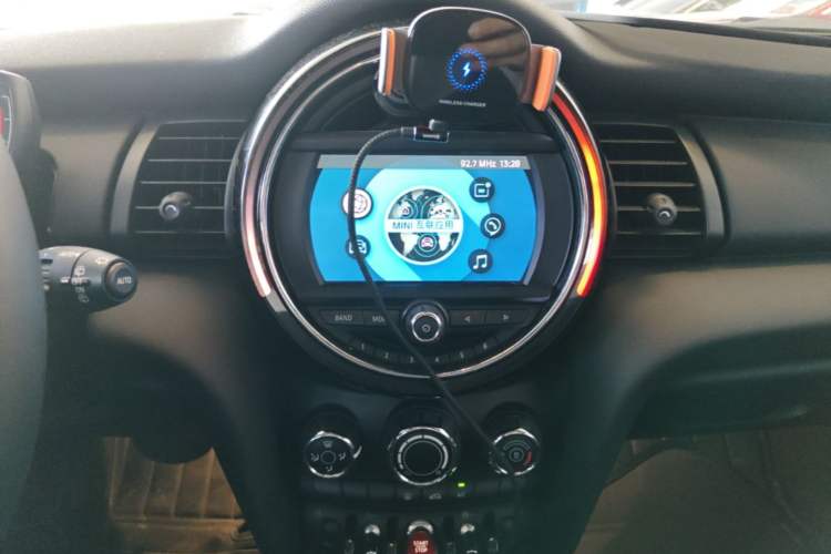 Used MINI 2021 1.5T ONE Five-Door Version Audio And AC Panel