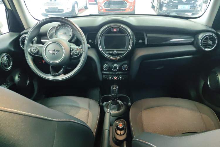 Used MINI 2021 1.5T ONE PLUS Five-Door Edition Center Console