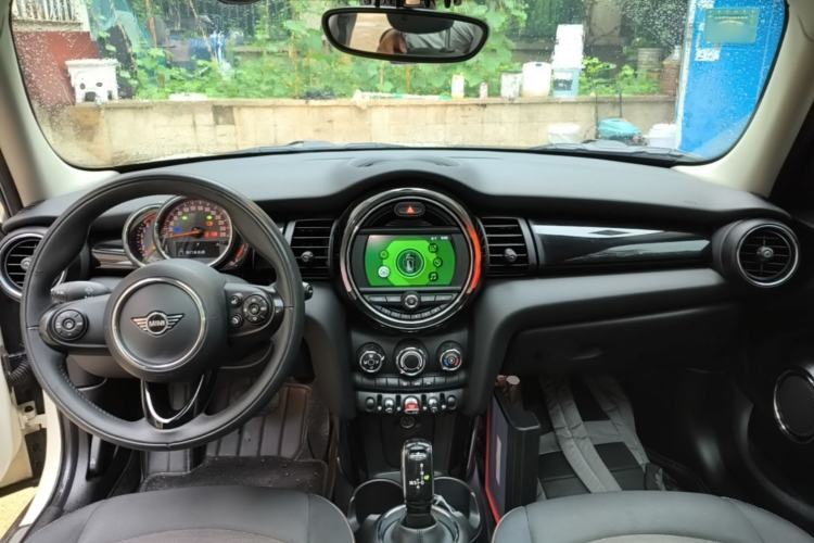 Used MINI 2021 1.5T ONE PLUS Five-Door Edition Center Console