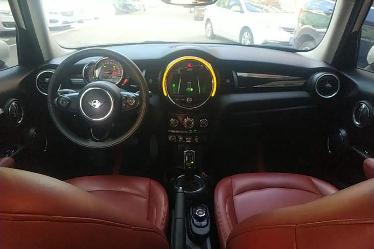 Used MINI 2021 1.5T ONE PLUS Five-Door Edition Center Console