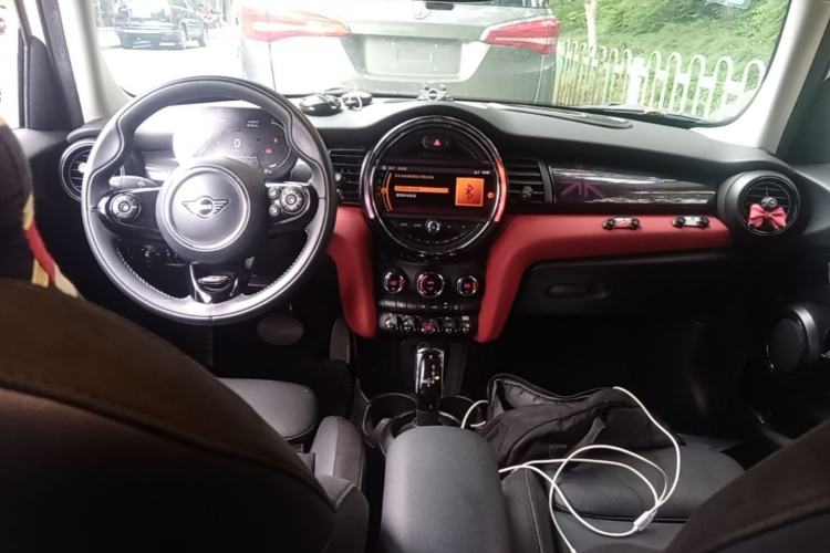 Used MINI 2021 1.5T COOPER Artist Five-Door Edition Center Console