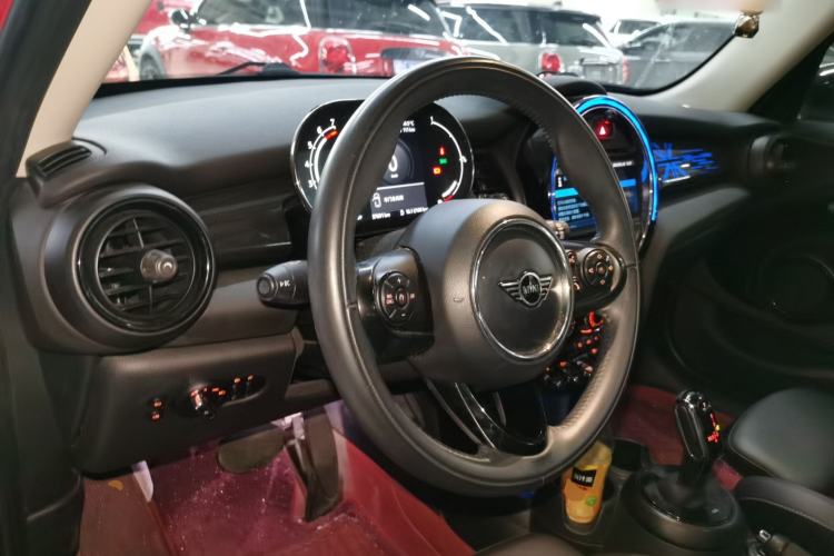 Used MINI 2021 1.5T COOPER Classic Edition Five-Door Version Center Console