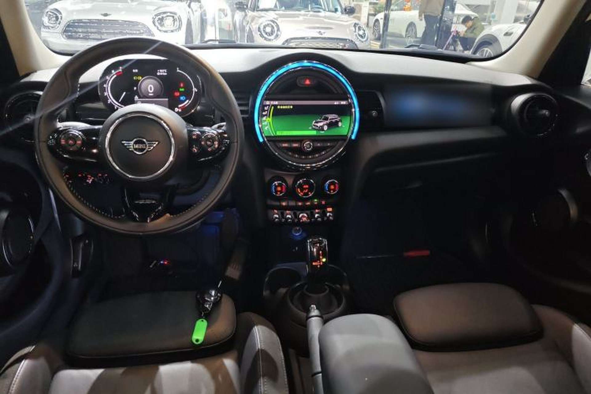 Used MINI 2021 1.5T COOPER Artist Five-Door Edition Center Console
