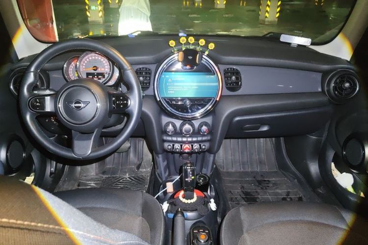 Used MINI 2021 1.5T ONE Five-Door Version Center Console