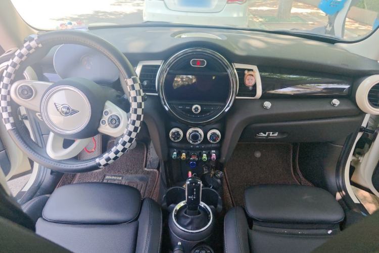 Used MINI 2021 1.5T COOPER Classic Edition Center Console